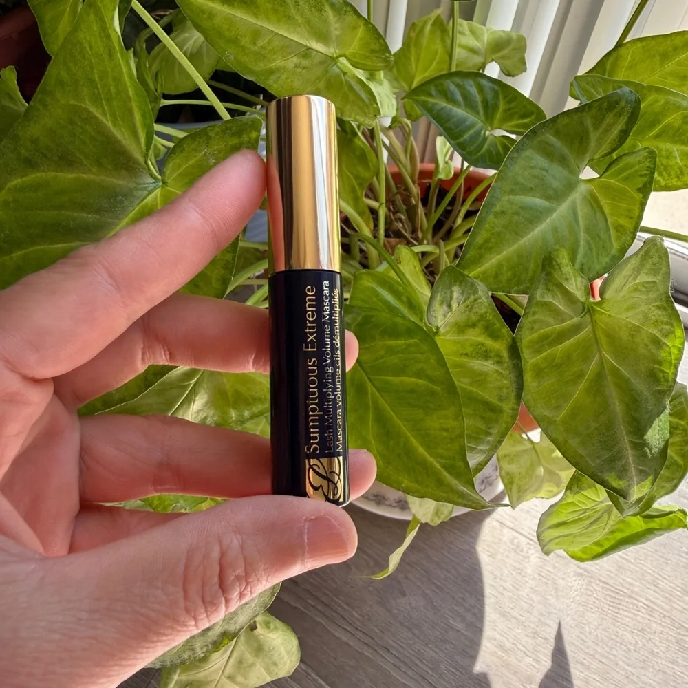 Estee Lauder Sumptuous Extreme Lash Mascara — mini size